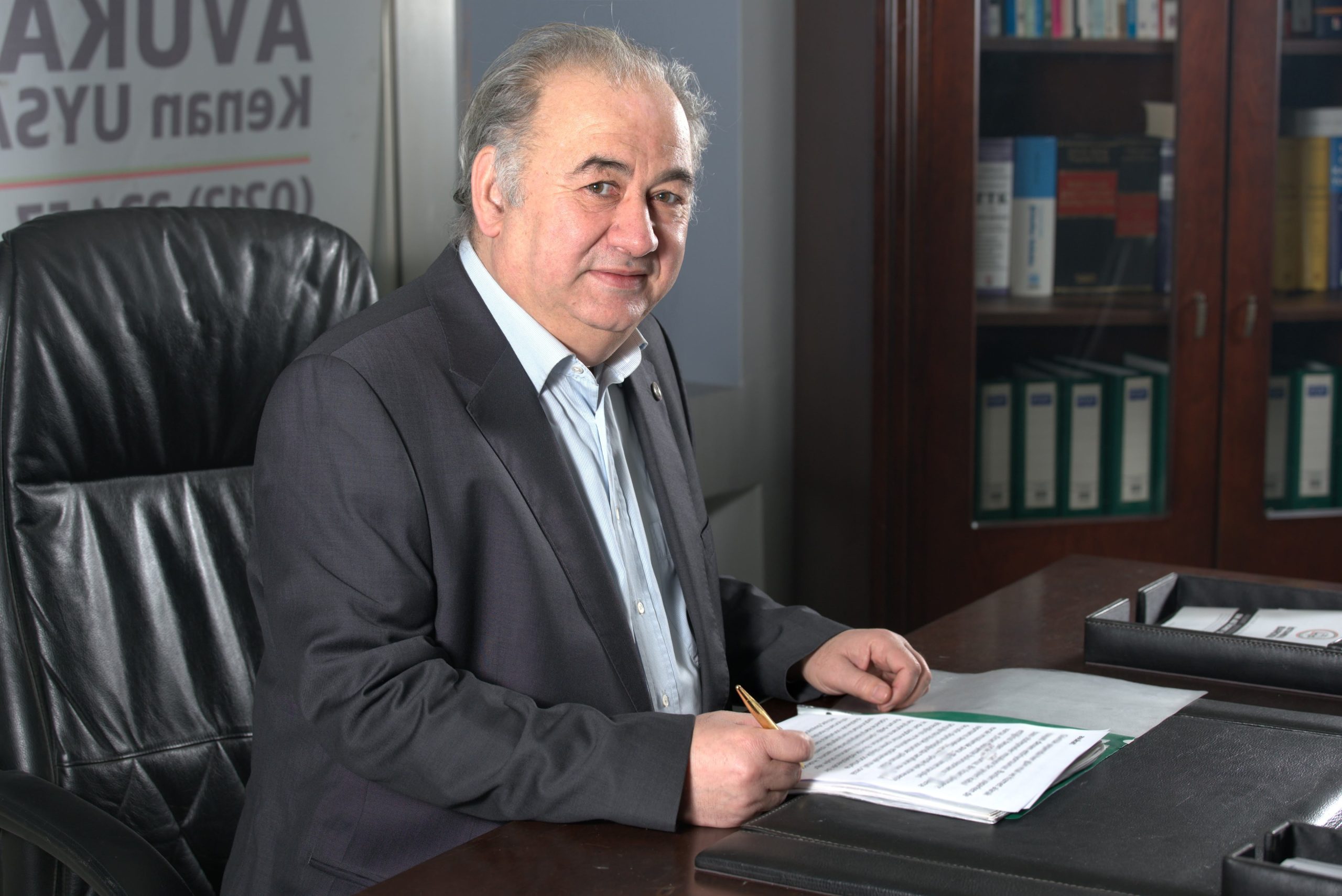 Avukat Kenan Uysal scaled 1